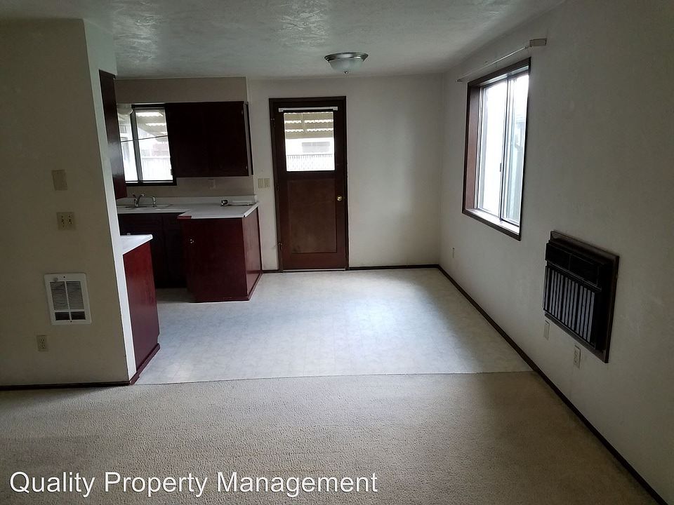 2nd image of 715 Oak St