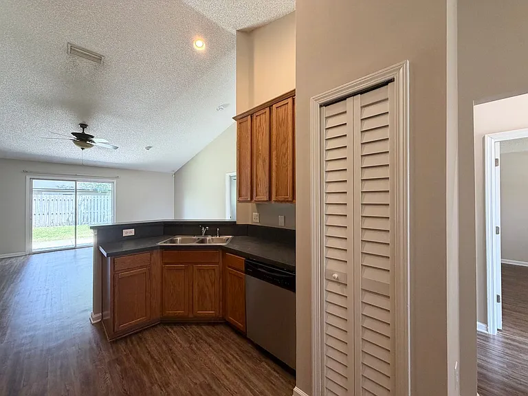 6902 Southern Oaks Dr W — Photo 7