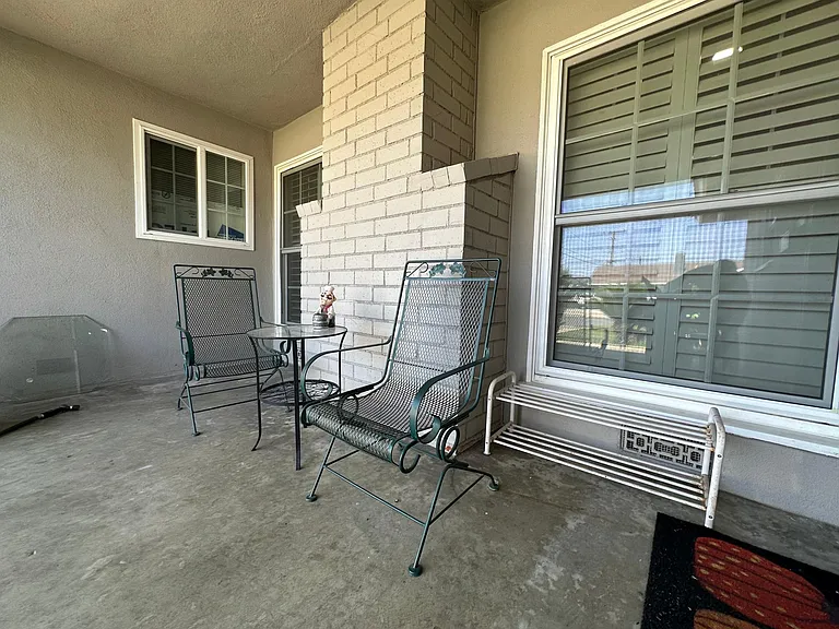 15561 Primrose Ln — Photo 22