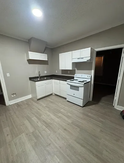 1006 Emmie St — Photo 2