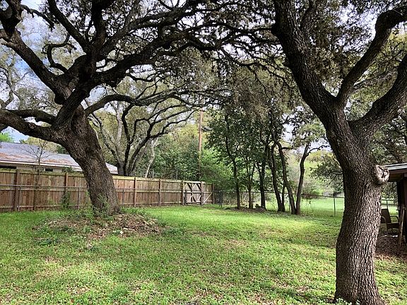3rd image of 805 Lazy Creek Ln