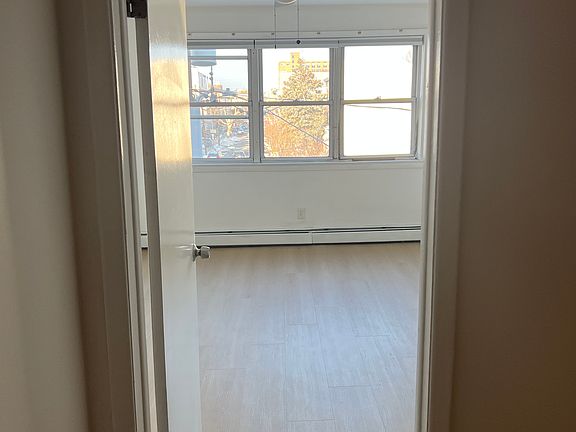 2nd image of 127 Franklin St #3L
