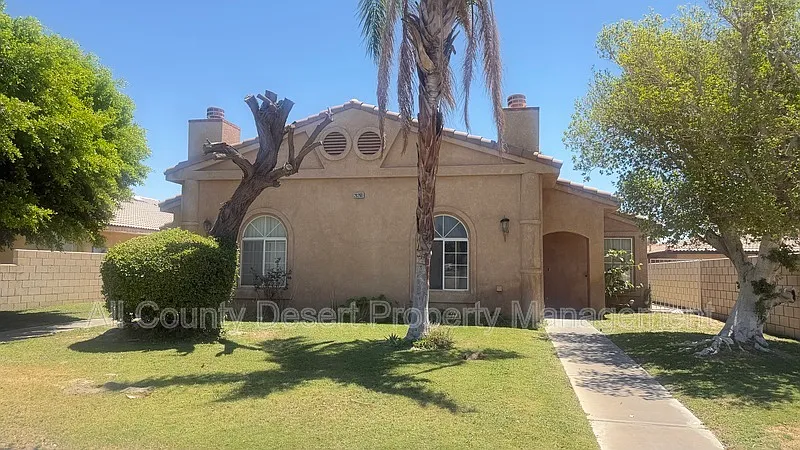 3 bed, 2.0 bath, 1354 sqft, $2,195 — Photo 2