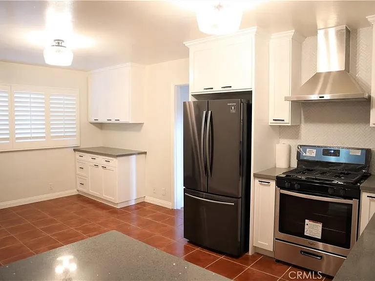 832 S Ynez Ave — Photo 3