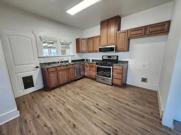 765 E San Joaquin Ave, Tulare, CA 93274