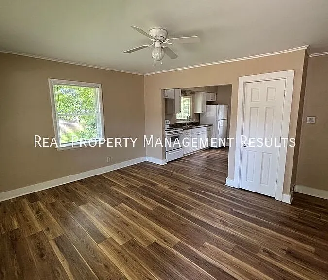 1500 S Harlan Ave #B — Photo 2