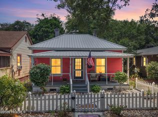209 W Saint George St, Southport, NC 28461