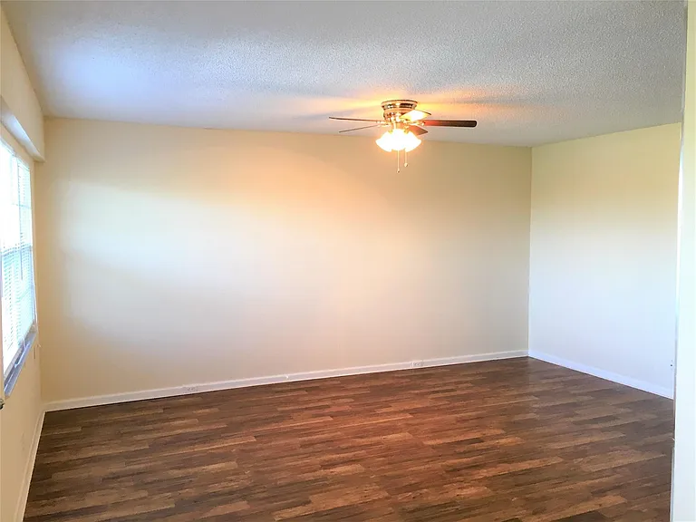 551 SW 135th Ave #405B — Photo 5