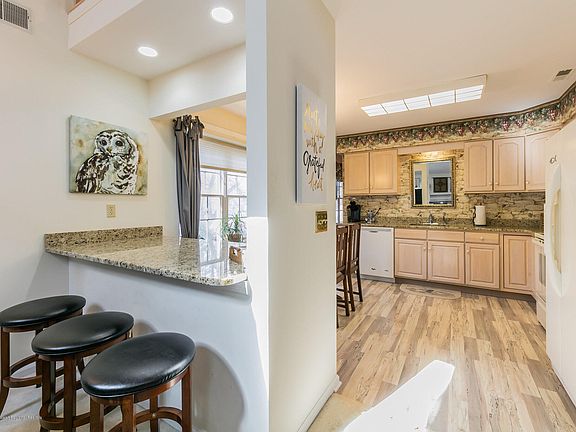 5th image of 1561 Sweetbay Dr
