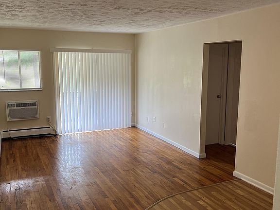 2nd image of 2704 Cypress Way APT 10
