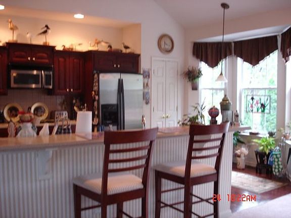 Gourmet Kitchen w/Breakfst Bar