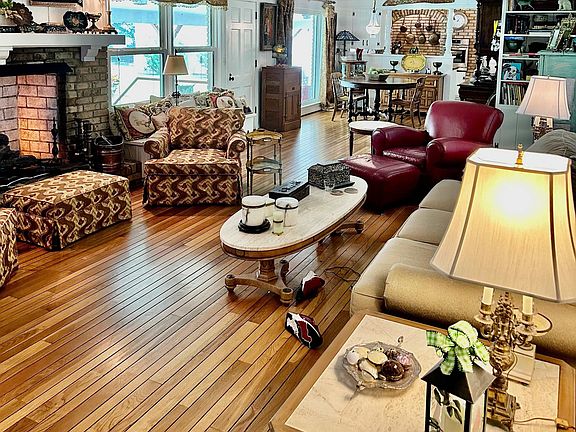 5th image of 655 Lake Dr