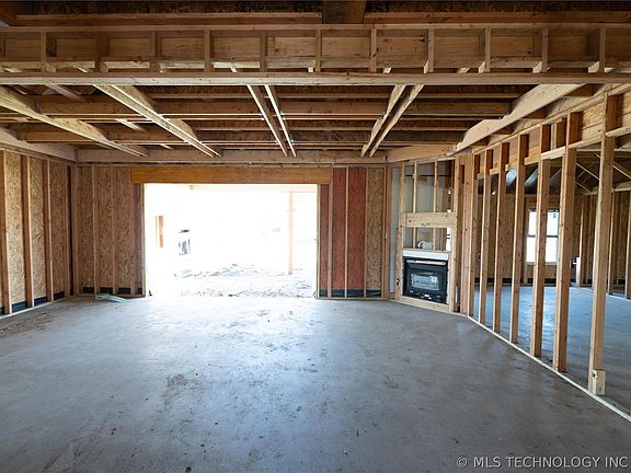 5th image of 2900 E Northhampton St