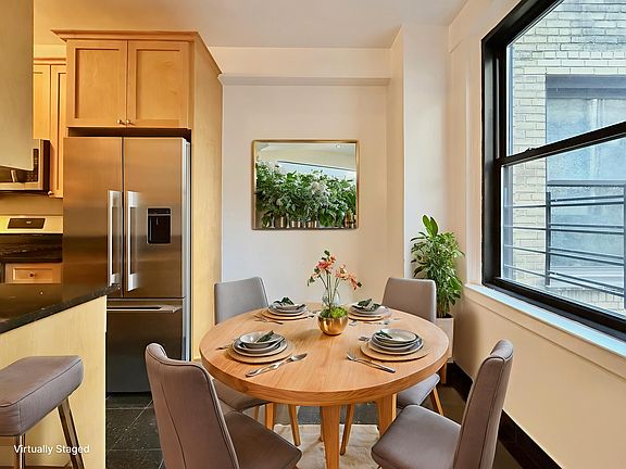 3rd image of 210 E 68th St APT 4B
