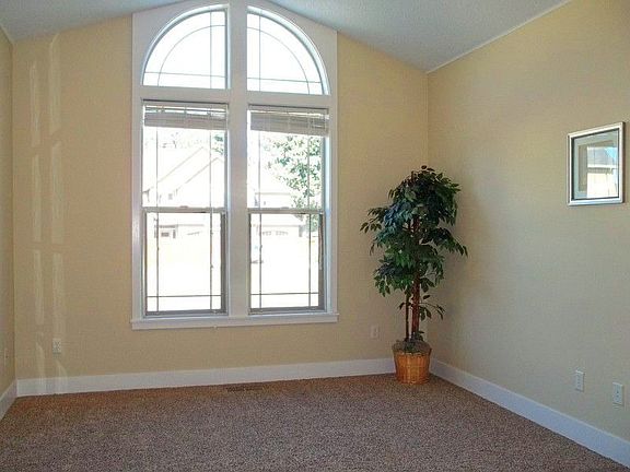 3rd image of 18305 NE 25th Cir