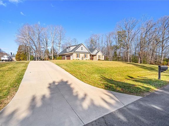 2nd image of 2614 Mableton Dr