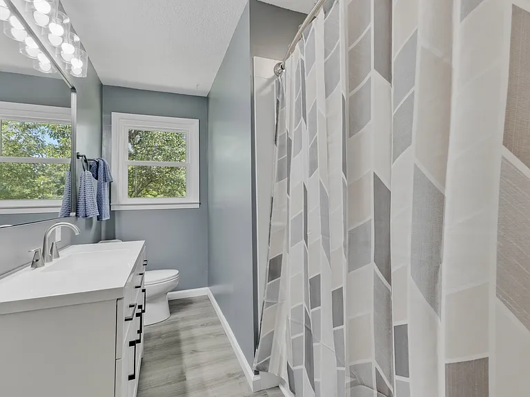 310 McDonald Dr — Photo 3
