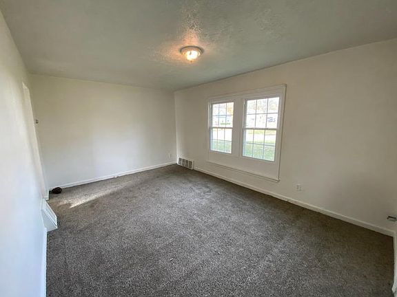 4th image of 1112 Courtland Ave