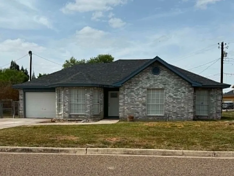 124 Maerose Ave — Photo 1