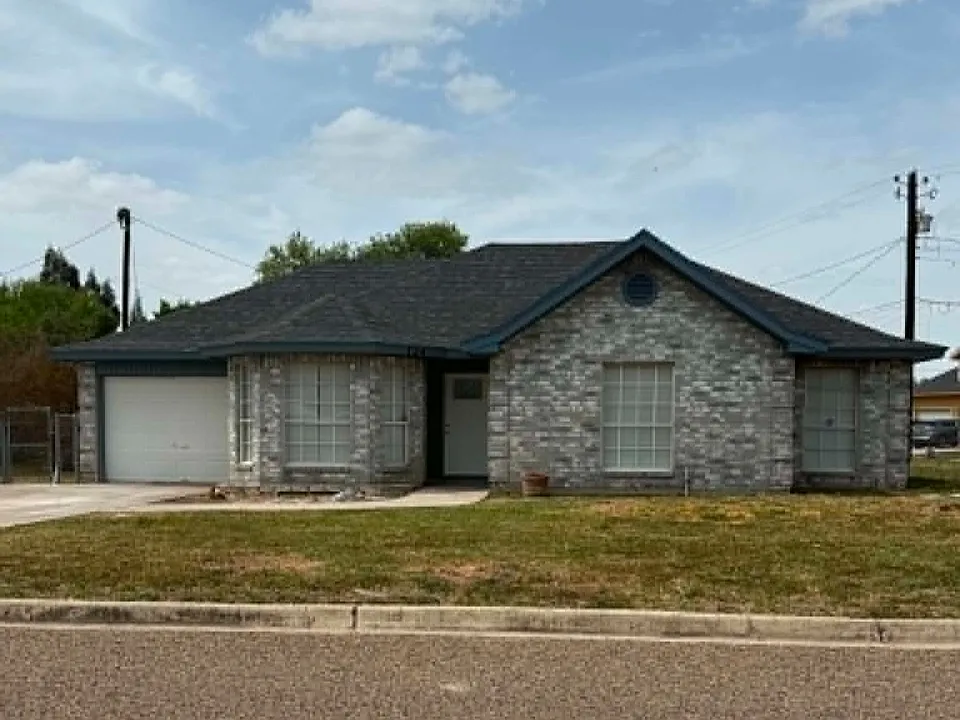 124 Maerose Ave