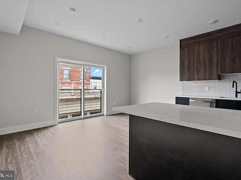 2146 N Front St #3 — Photo 2