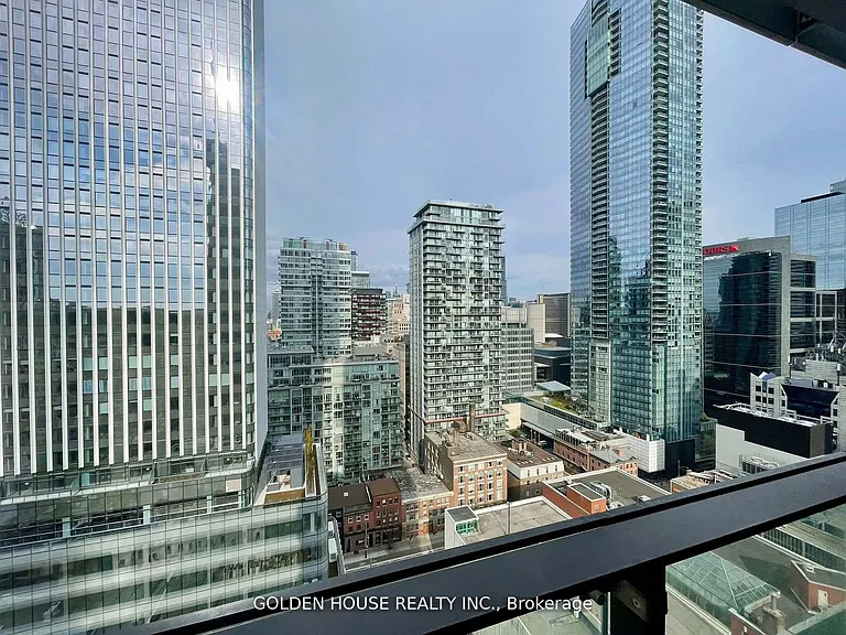 224 King St W #2002 — Photo 11