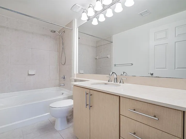 2421 NE 65th St #309 — Photo 21