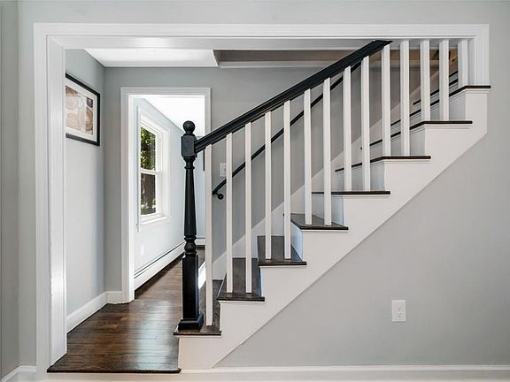 4th image of 44 Raycroft Ave