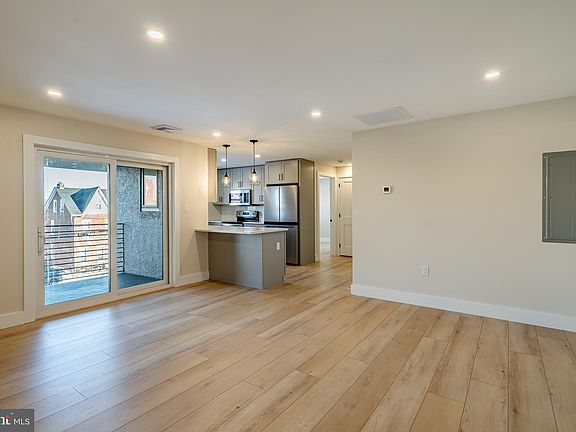 5th image of 530 Washington Ave APT 6