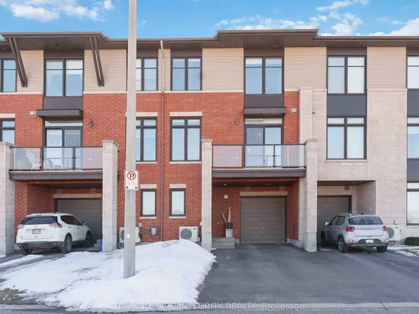 502 Labrador Cres, Ottawa, ON K1T 0R4