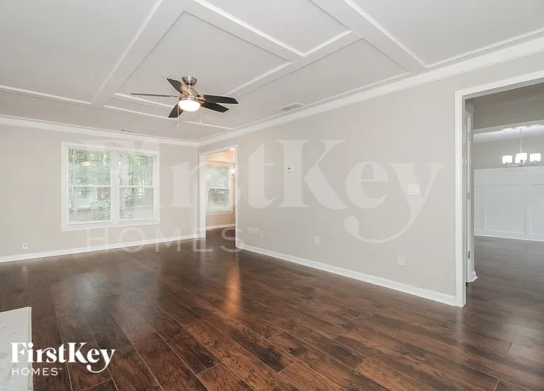 1985 Castle Royale Dr — Photo 3