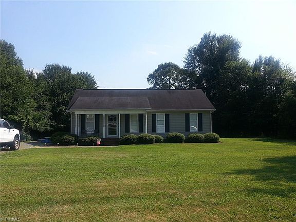 3rd image of 206 Longwood Dr