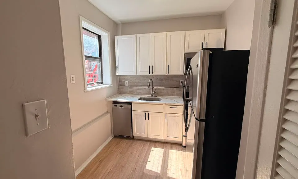 225 Academy St #35E