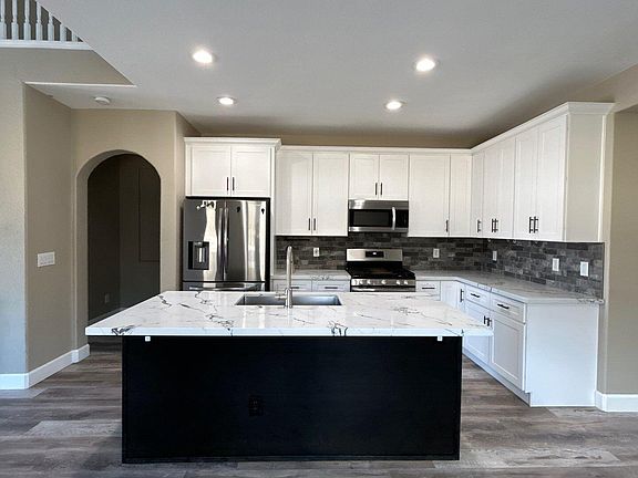 4th image of 600 Panama Dr