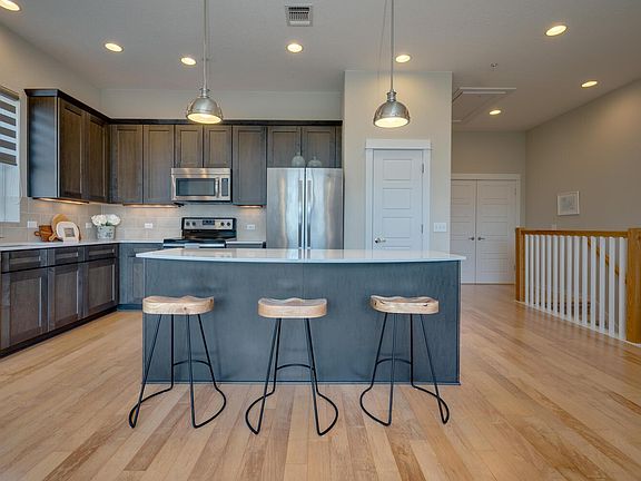 4th image of 4013 Briones St