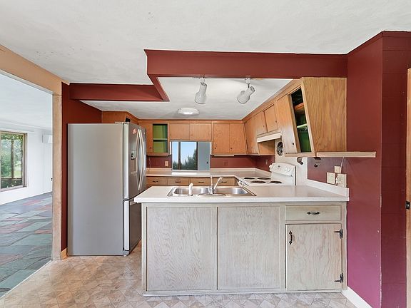 5th image of 31 Woodcrest Rd