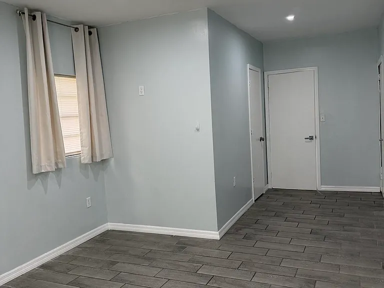 1717 La Marche Dr — Photo 12