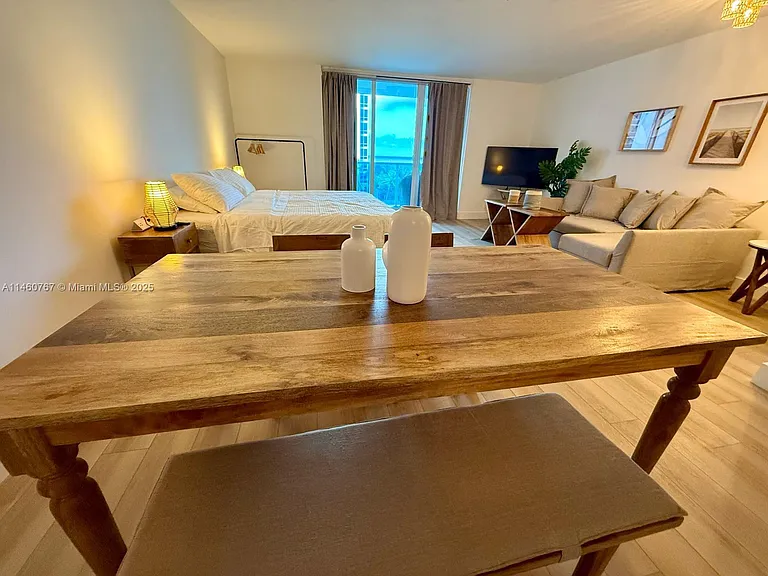 2301 Collins Ave #1121 — Photo 10