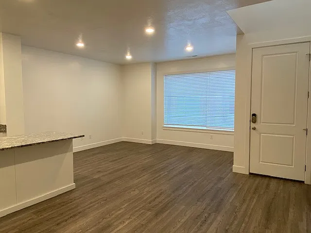 421 W 40 S — Photo 3