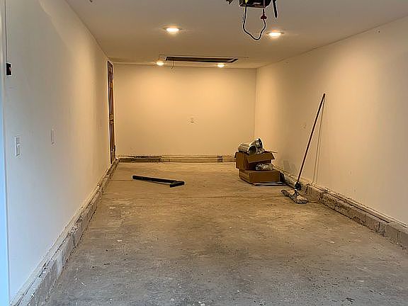 3rd image of 1493 Indianola Ave