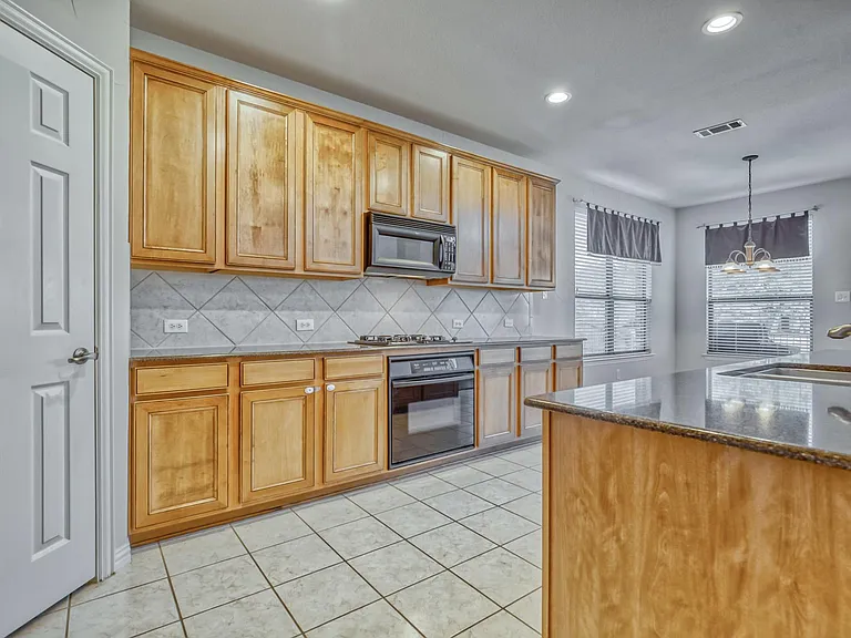 4609 Pine Brook Dr — Photo 12