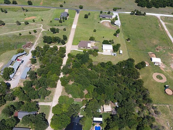 4th image of 18 Country Club Dr