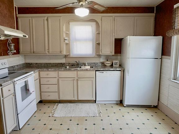 2nd image of 108 S Mulberry St