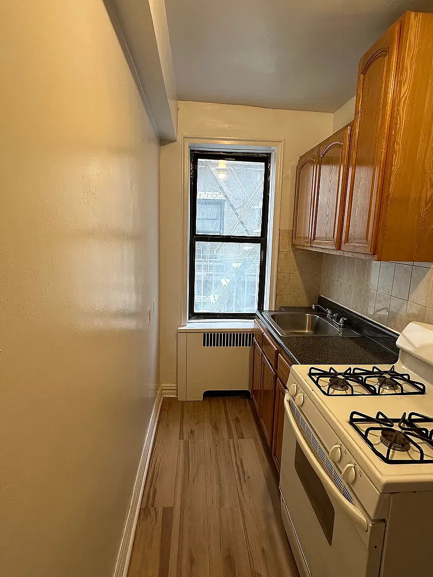 917 Sheridan Avenue — Photo 2