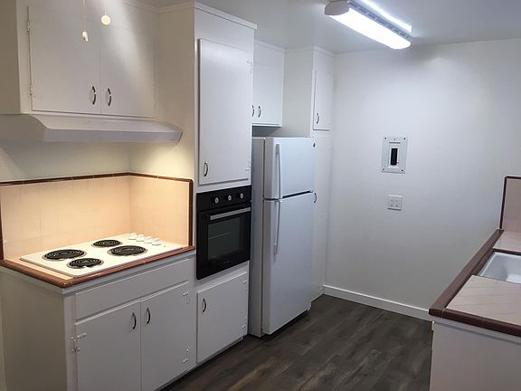 5th image of 2055 Jackson St