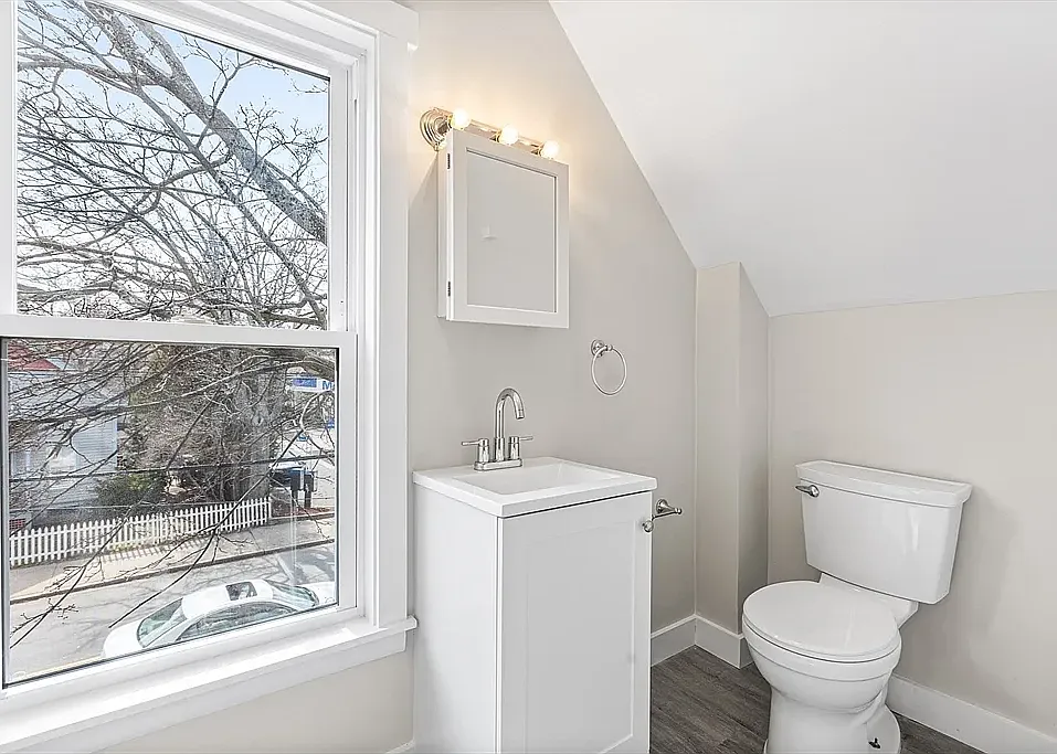 1 bed, $1,300 — Photo 2