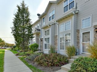 705 W Georgian Ct, Addison, IL 60101