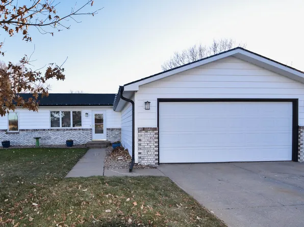 2014 W 38th St, Kearney, NE 68845