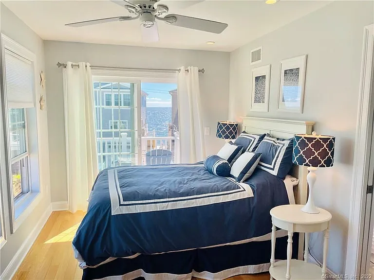 28 Beach Rd W — Photo 14