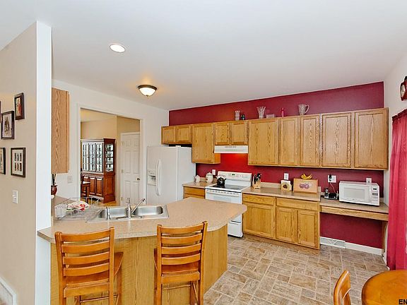2nd image of 6 Cambridge Ct